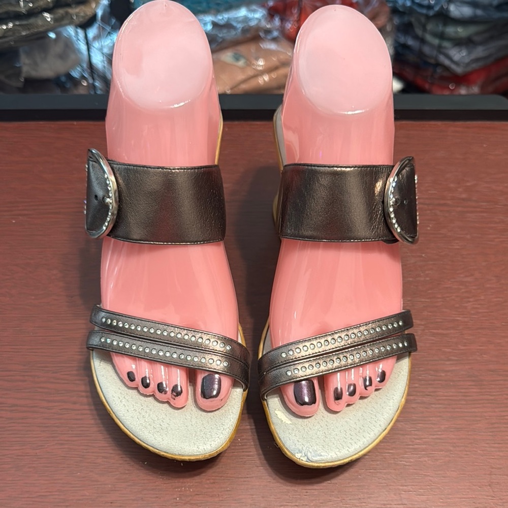 Onex Sandals with Metallic Straps and Open Toe
